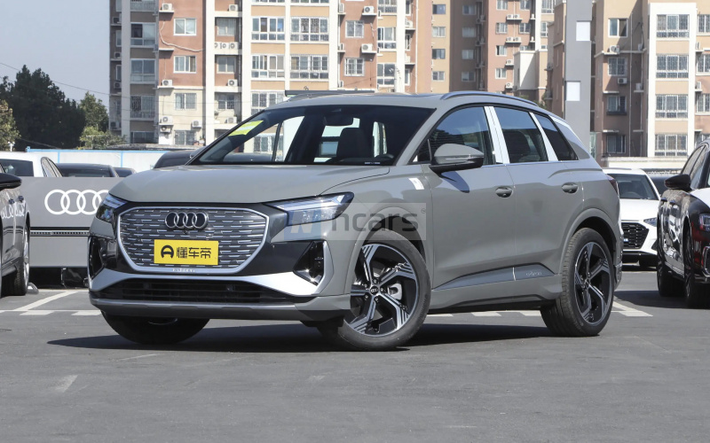 Audi Q4 E-Tron фото спереду