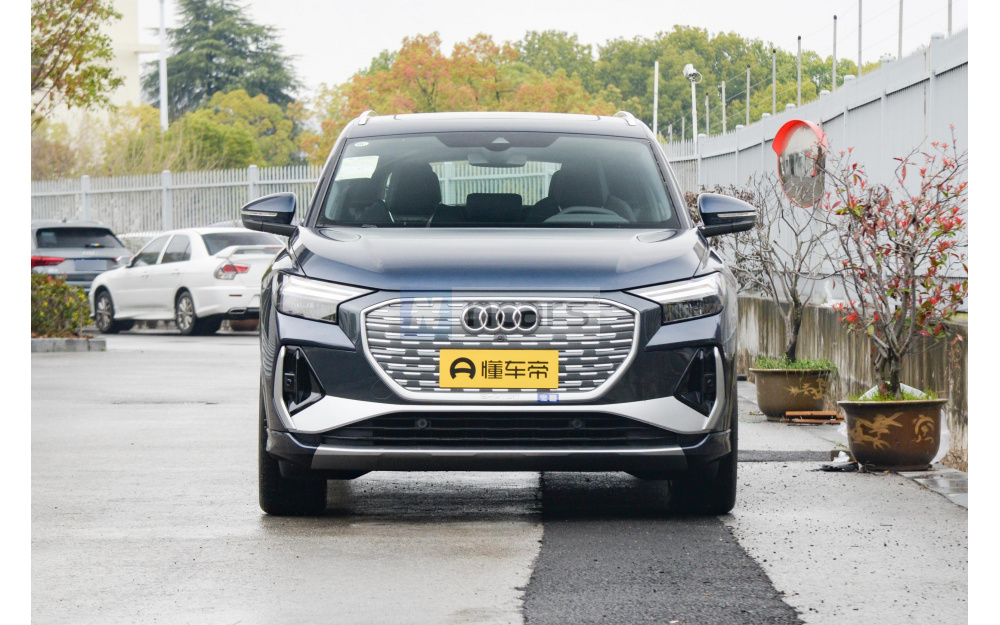 Q4 E-Tron - 2