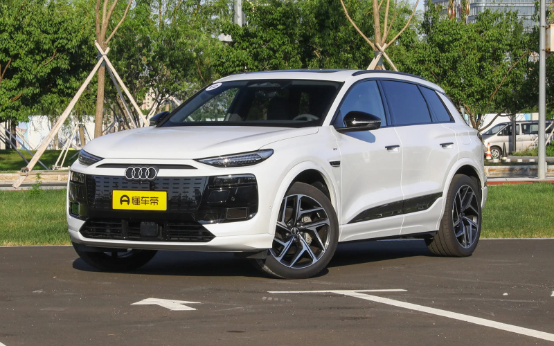 Audi Q6L e-tron фото спереди