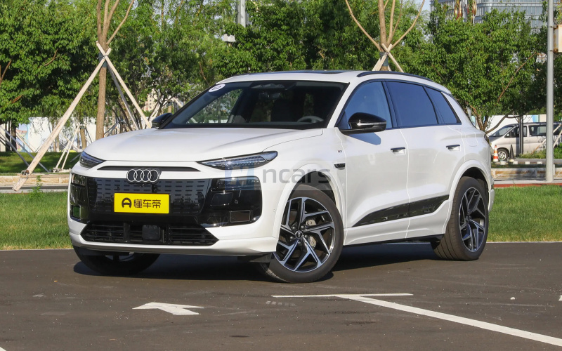 Audi Q6L e-tron фото спереду