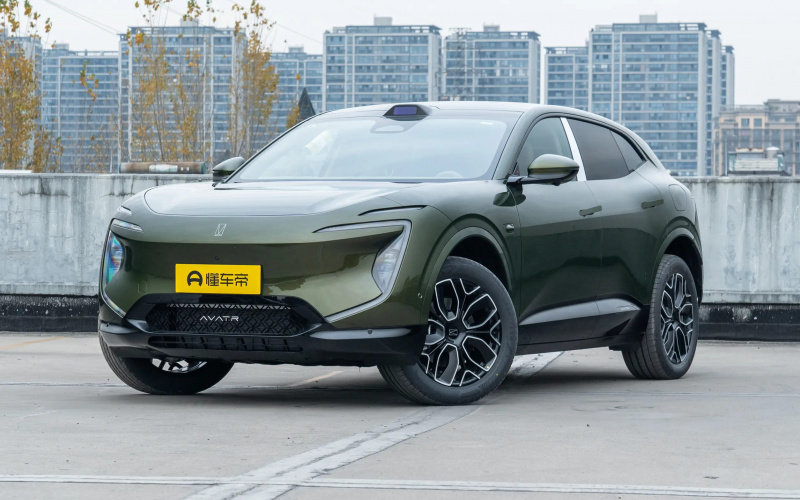 Avatr 07 PHEV фото спереду