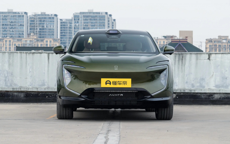 Avatr 07 PHEV фото збоку