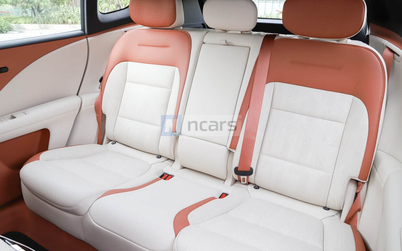 Avatr 07L EV фото задній диван