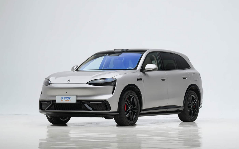 Aito M6 фото спереду