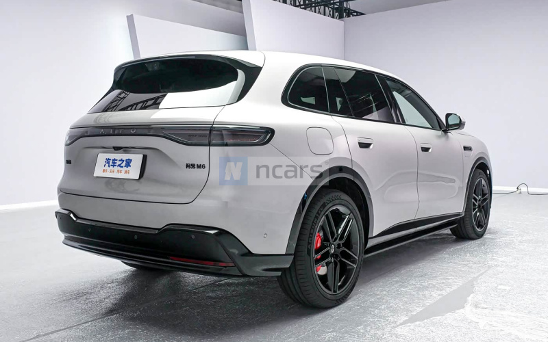 Aito M6 PHEV фото со стороны