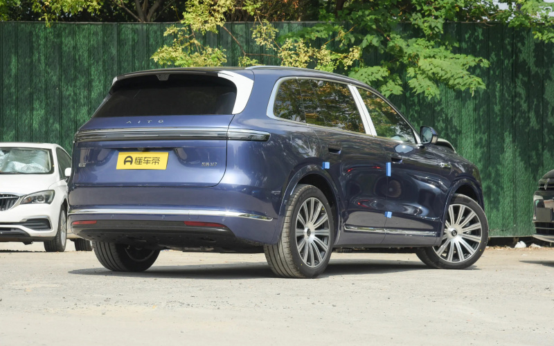 Aito M7 Pro  фото со стороны Aito M7 Pro  фото со стороны