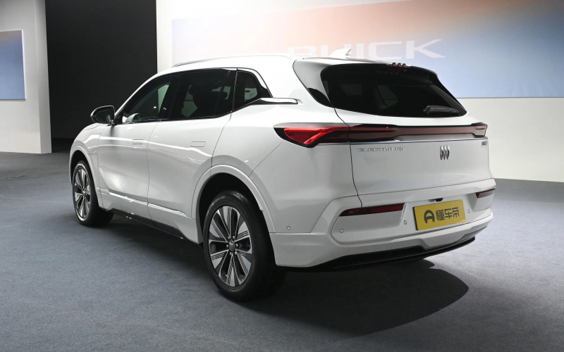 Buick E5 фото збоку