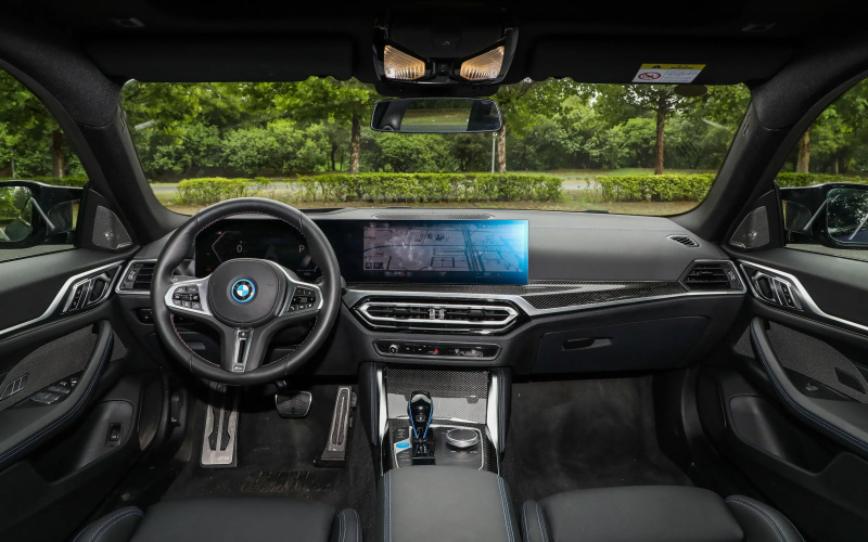 BMW i4 фото салону