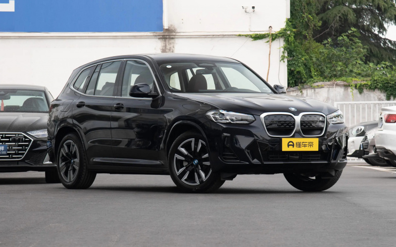 BMW iX3 фото салона