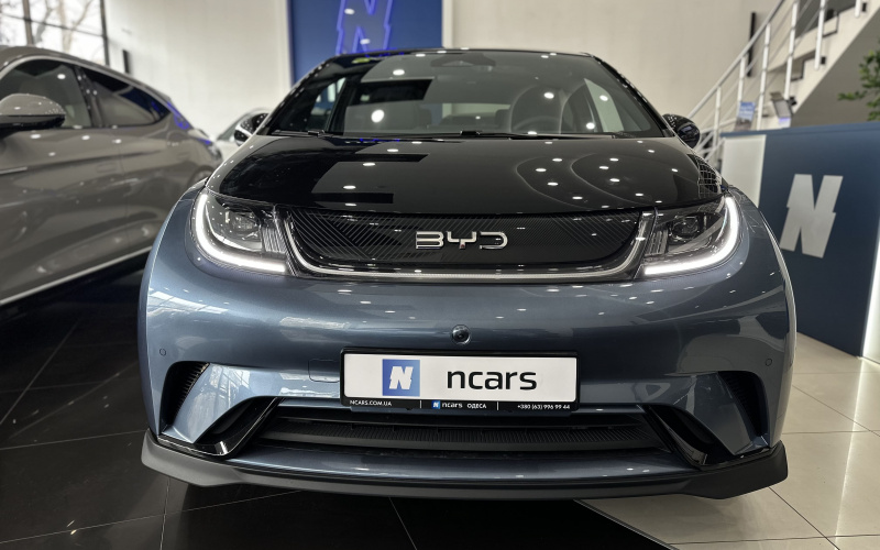 BYD Dolphin фото збоку