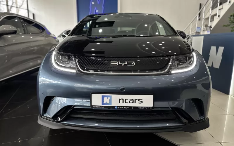 BYD Dolphin фото збоку