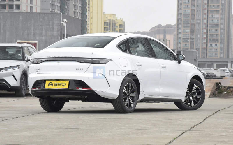 BYD Destroyer 05 DM-i фото со стороны