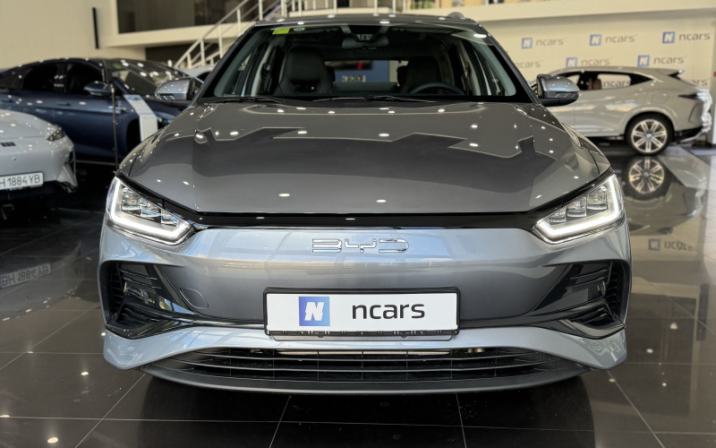 BYD E2 фото со стороны