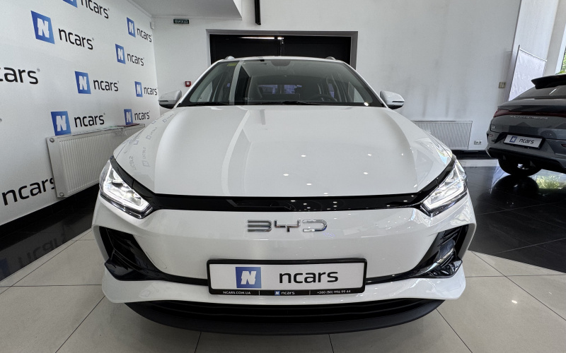 BYD E2 фото збоку