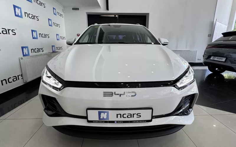 BYD E2 фото збоку