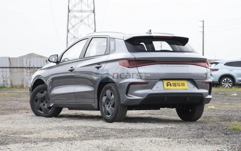 BYD E2 фото со стороны
