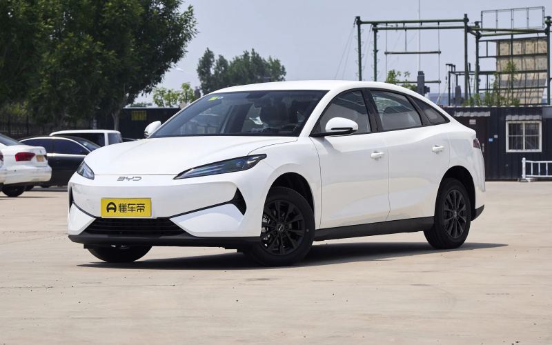 BYD E7 фото спереду