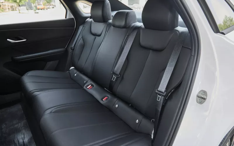 BYD E7 фото задний диван