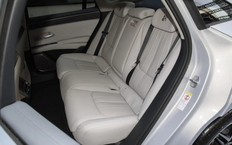 BYD Han L фото задній диван