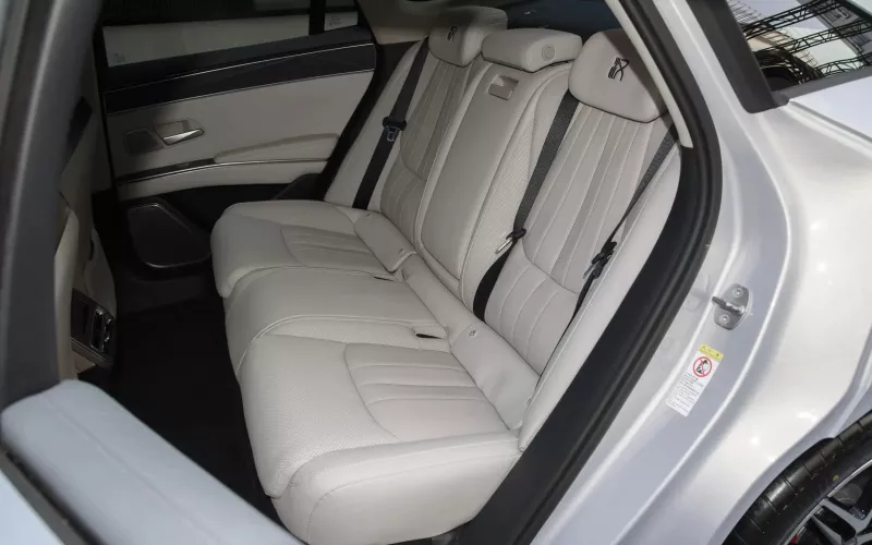 BYD Han L фото задній диван