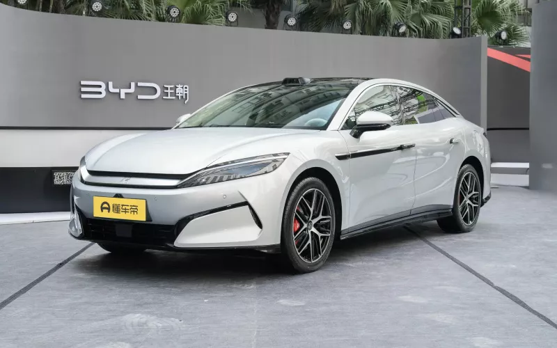 BYD Han L фото спереди