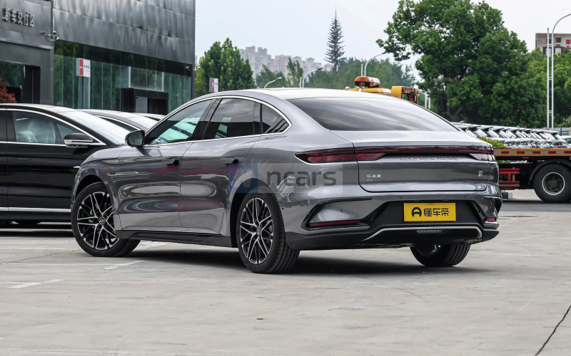 BYD Han фото збоку