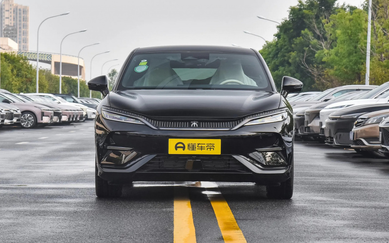 BYD Song L фото збоку