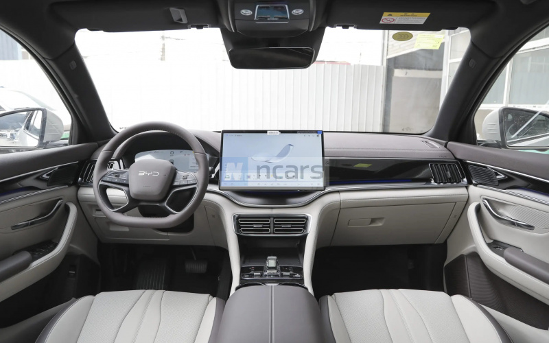BYD Song Plus DM-i фото салону
