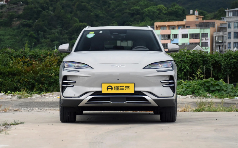 BYD Song Plus фото со стороны