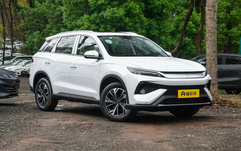 BYD Song Pro DM-i фото салону