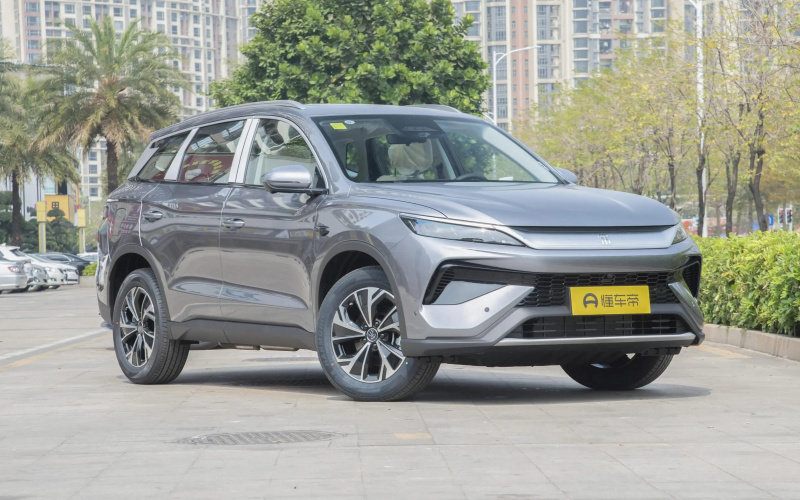 BYD Song Pro DM-i фото салону