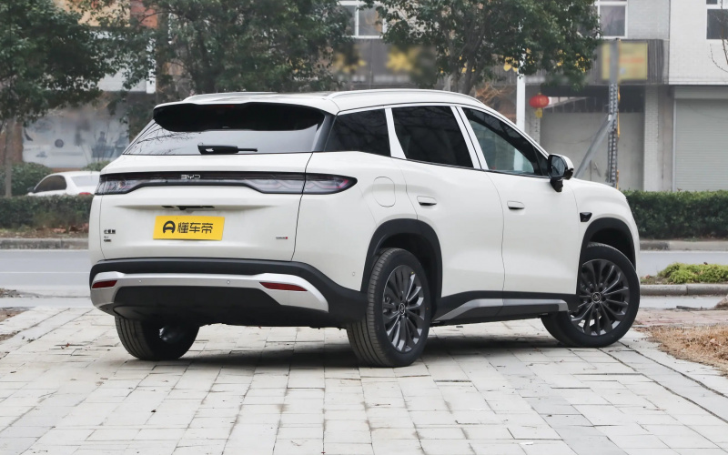 BYD Song Ultra фото збоку