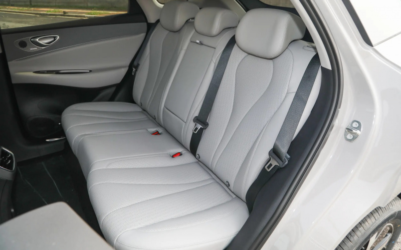 BYD Sea Lion 06 2026 фото задній диван