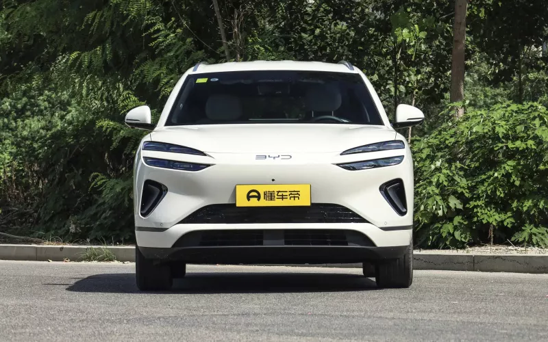 BYD SeaLion 06 фото збоку