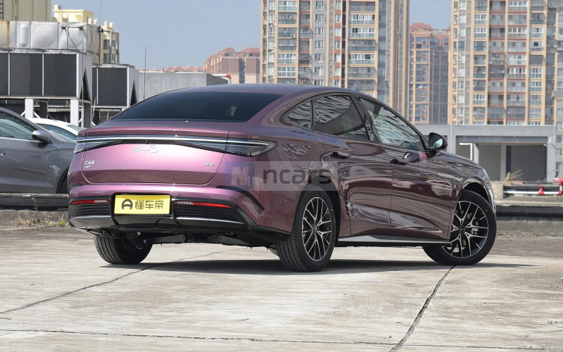 BYD Seal DM-i фото со стороны