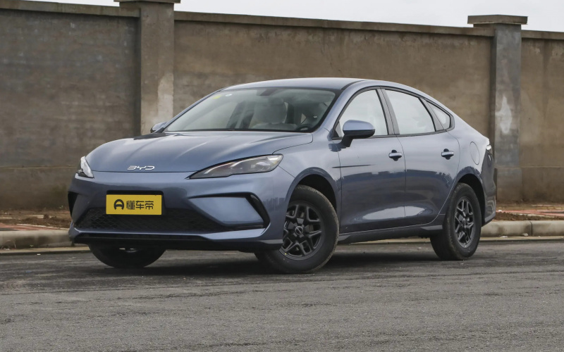 BYD Seal 05 DM-i фото спереди