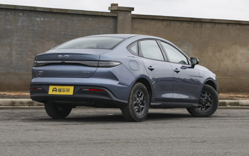 BYD Seal 05 DM-i фото со стороны