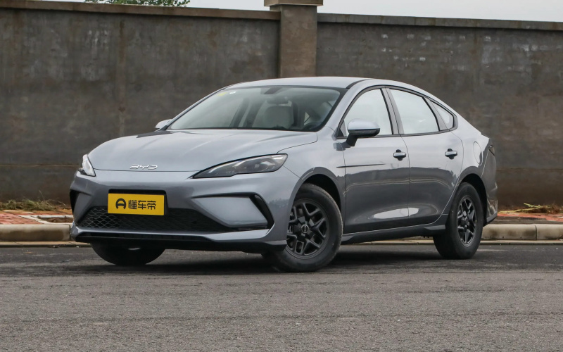 BYD Seal 05 DM-i фото спереди