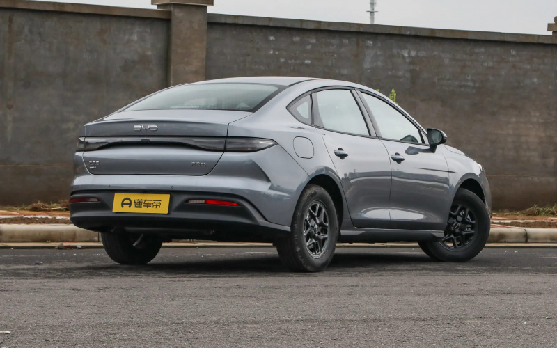 BYD Seal 05 DM-i фото со стороны