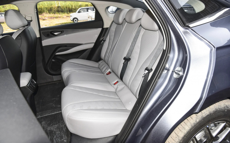 BYD Seal 06 DM-i фото задній диван