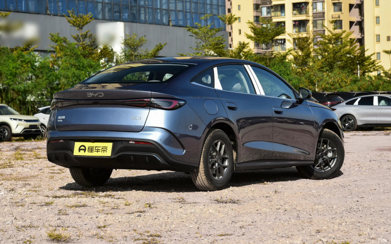 BYD Seal 06 DM-i фото збоку