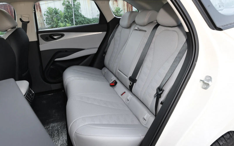 BYD Seal 06 Travel DM-i фото задний диван