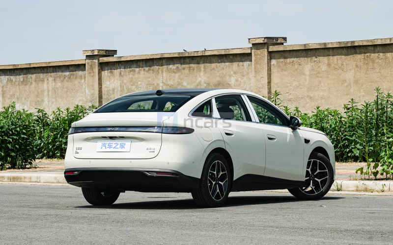 BYD Seal 06 EV фото збоку