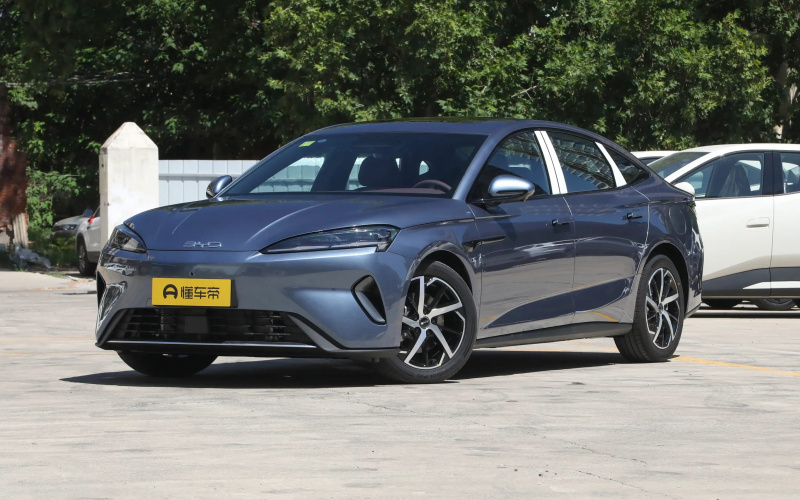 BYD Seal 07 DM 2026 фото спереди