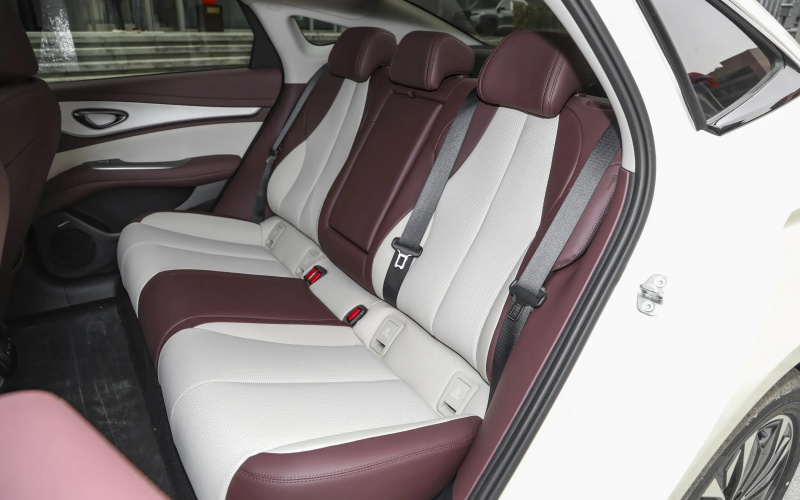 BYD Seal 07 фото задний диван