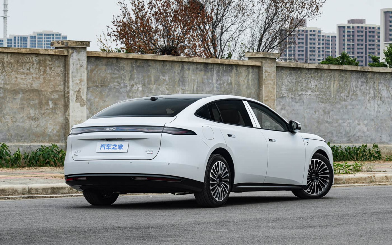 BYD Seal 08 EV фото со стороны