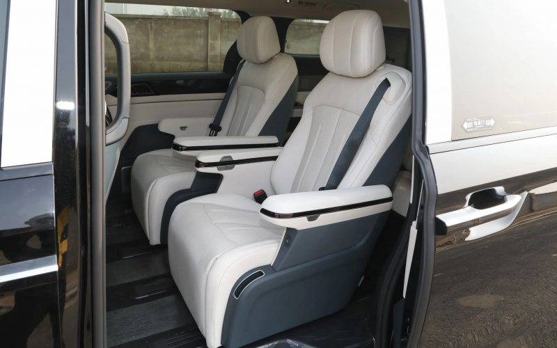 BYD Summer DM-i фото задній диван