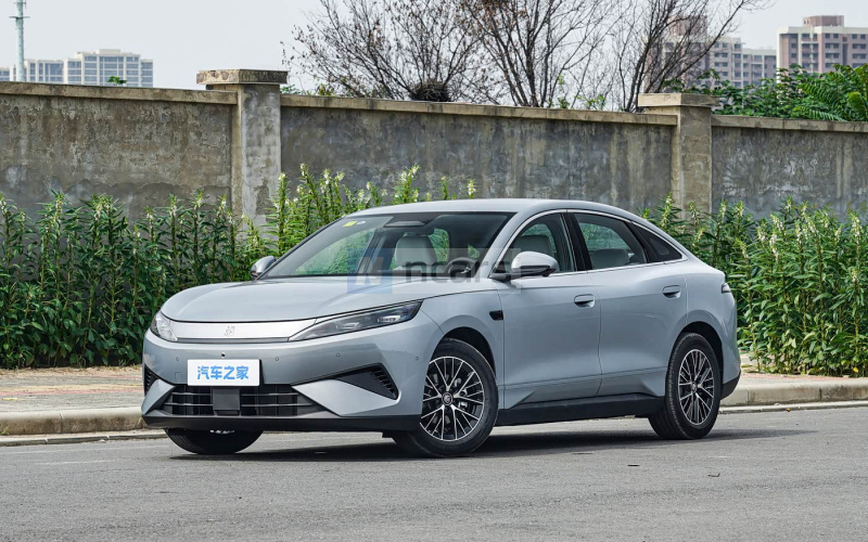 BYD Qin Max EV фото спереду