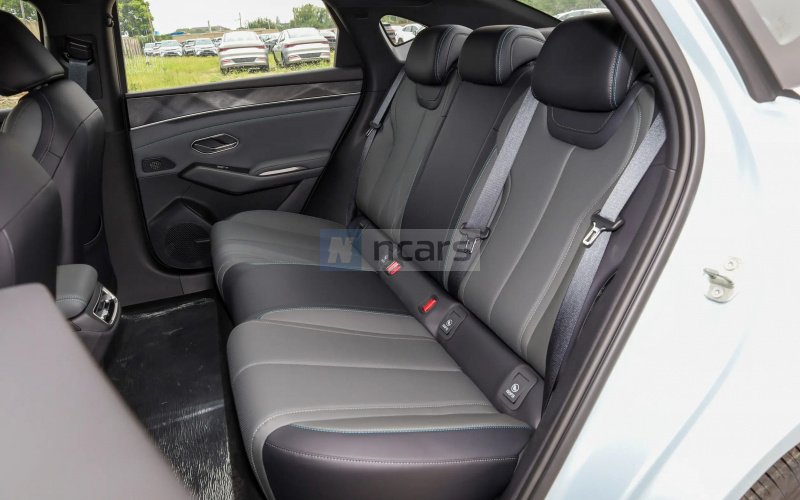 BYD Qin L DM-i фото задній диван