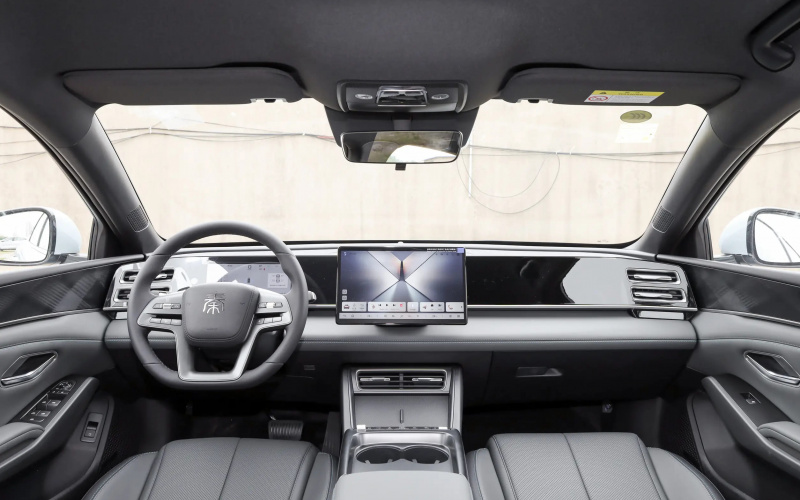 BYD Qin L DM-i 2026 фото салону